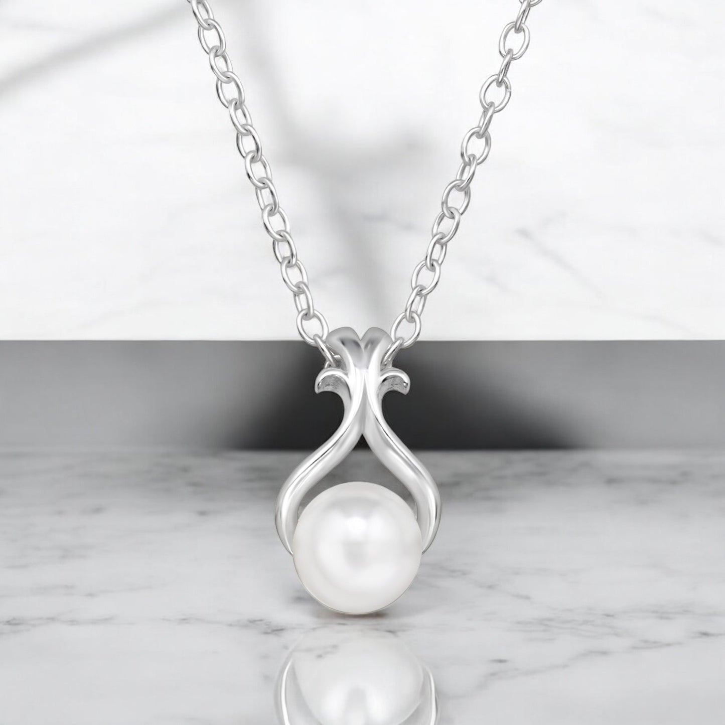 Sterling Silver Necklace Pear with Imitation Pearl