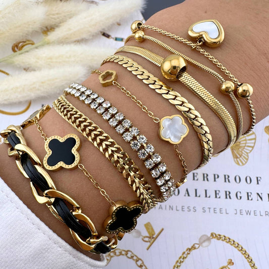 Ann-Viraa Flowers Bracelet